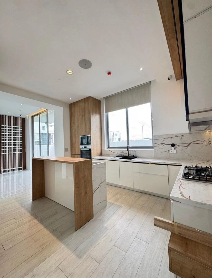 MAGNIFICENT 5 BEDS DETACHED DUPLEX