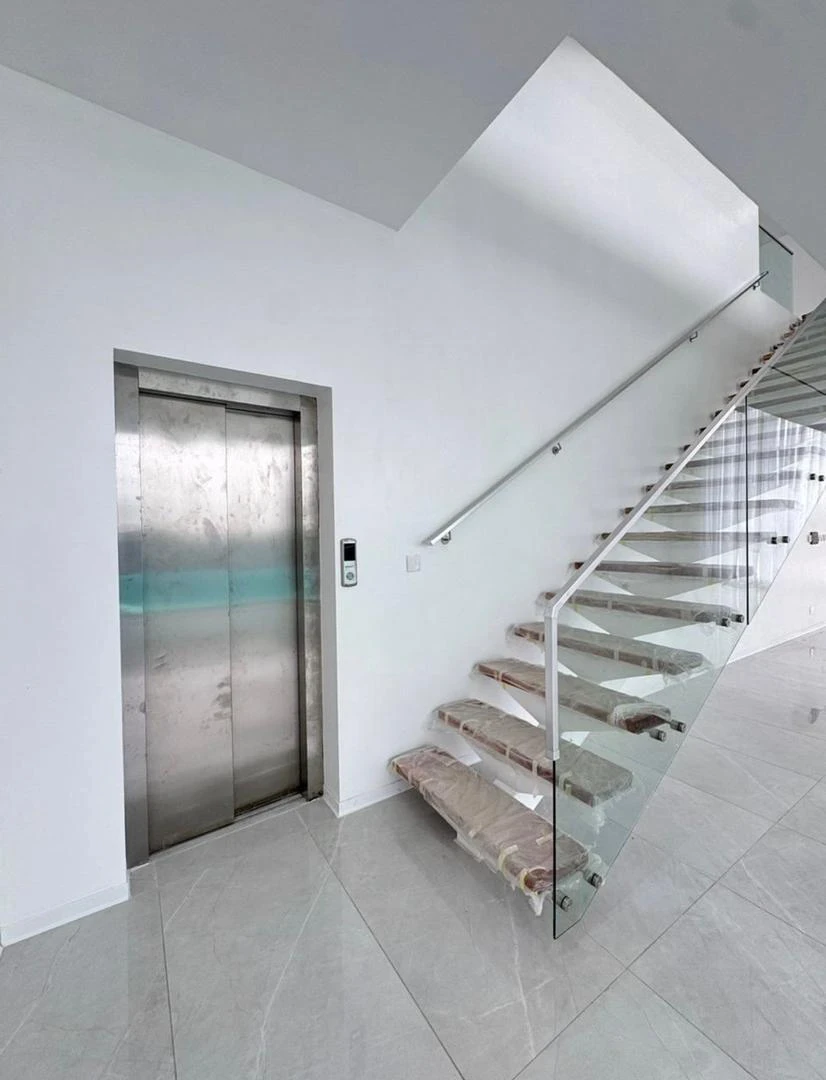 MAGNIFICENT 5 BEDS DETACHED DUPLEX