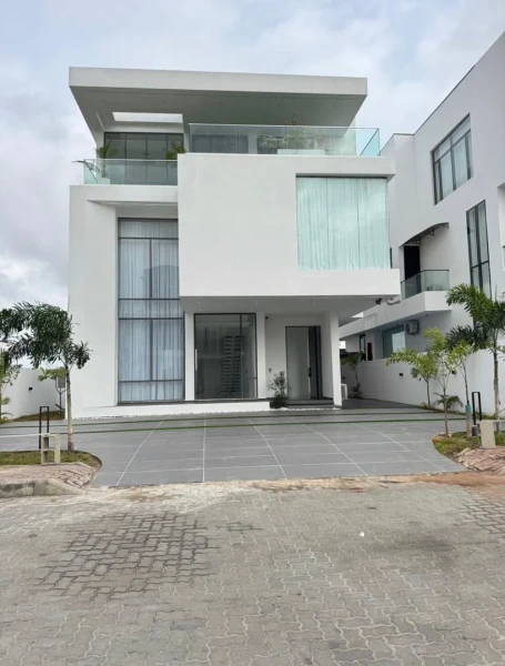 MAGNIFICENT 5 BEDS DETACHED DUPLEX